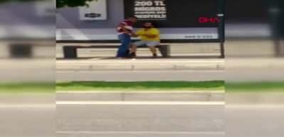 Satmak istediği dua kitabını almayan engelliyi, bı&ccedil;ak tehdidiyle gasbetti!