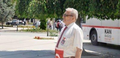 Şehit babasından tek başına saygı duruşu