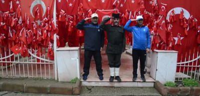 Şehitler i&ccedil;in 375 kilometre yol y&uuml;r&uuml;yorlar