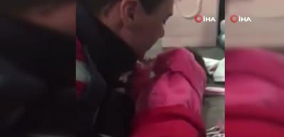Şehitten geriye 3 aylık kızıyla vedalaştığı g&ouml;r&uuml;nt&uuml;ler kaldı