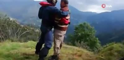 Selde mahsur kalan engelli vatandaşın helikopterle kurtardığı anlar kamerada