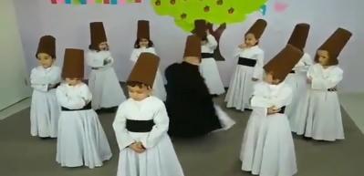 Semazen d&ouml;n&uuml;ş&uuml;n&uuml; fazla ka&ccedil;ıran &ccedil;ocuğun o anları g&uuml;ld&uuml;rd&uuml;!