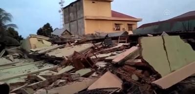 Şiddetli deprem ile sarsıldılar: Onlarca &ouml;l&uuml;!