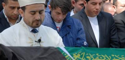 Sınav heyecanına dayanamayan baba toprağa verildi