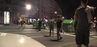 Sırbistan'da h&uuml;k&uuml;metin yeni Kovid-19 tedbirleri protesto edildi 