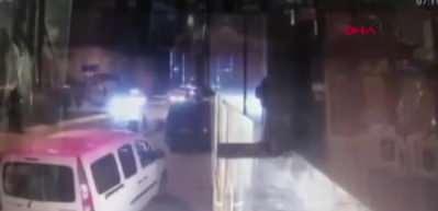 Şişli'de girdikleri d&uuml;kkandan 180 bin liralık telefon &ccedil;aldılar