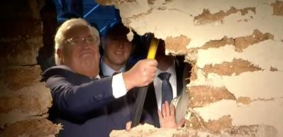 Skandal g&ouml;r&uuml;nt&uuml;ler! Mescid-i Aksa'nın altını bakın kimler oyuyor