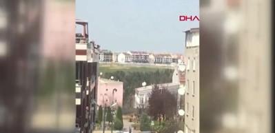 Sokağa &ccedil;ıkma uyarısı yapan polislere saldırdılar! 6 g&ouml;zaltı