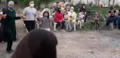 Sokak d&uuml;ğ&uuml;n&uuml;nde ne korona dinlediler ne sosyal mesafe
