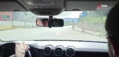 Sokakta &ccedil;ocuğu ile yakalanan baba, ceza yememek i&ccedil;in polise dil d&ouml;kt&uuml;