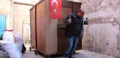 Sokakta kalınca bunu yaptı! 5 kişilik aile...