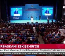 Cumhurbaşkanı Erdoğan, sahneye çıkan çocuğu görünce konuşmasına ara verdi