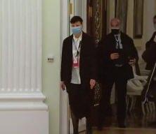 Putin ve Macron g&ouml;r&uuml;şmesinde tarihi kare: Sosyal medya bu g&ouml;r&uuml;nt&uuml;y&uuml; konuşuyor