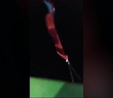 Rambo Okan 3. denemesinde boğazdaki Trabzonspor bayrağını kesti