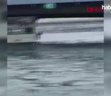 Tur teknesi Galata Köprüsü'ne çarptı! Facia kıl payı atlatıldı