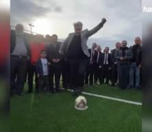 Gençlik ve Spor Bakanı Osman Aşkın Bak, penaltıyı rabona tekniğiyle kullandı