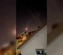 Hamas'tan, İsrail'e ağır darbe! Demir Kubbe çöktü, Tel Aviv'e peş peşe füzeler düştü!