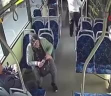 Belediye otobüsünde dehşete düşüren anlar: Lise müdürü ve oğlu, yaşlı çifti dövdü