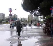 İstanbul’da sağanak yağış sonrası Yenibosna istasyonunu su bastı!