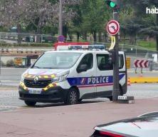 Paris'te büyük panik: Paris'teki İran Konsolosluğunda patlayıcı yelek taşıdığı belirtilen kişi gözaltına alındı 