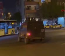 Diyarbakır'da, caddede otomobilin yolcu koltuğunda gördüğü annesini tabancayla vurdu