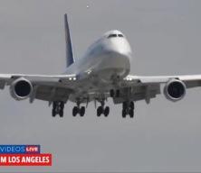 Pistte tehlikeli an! Luftansa'nın Boeing 747'si piste sert vurdu