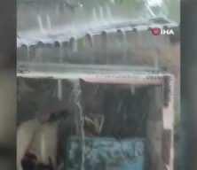 Şanlıurfa'da dolu ve yağmur mahalleleri göle çevirdi	