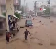 Şırnak'ta sel sularına kapılan kadın ve çocuğu vatandaşlar kurtardı