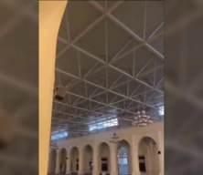 Suudi Arabistan'da şiddetli yağış sonucu Kral Fahd üniversite camiinin çatısı çöktü