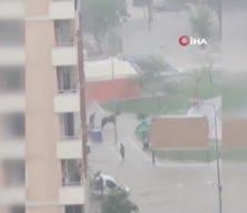 Adana'da yağmur nedeniyle yollar göle döndü