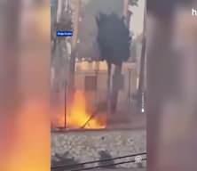 İsrailli aşırılıkçılar işgal altındaki Doğu Kudüs'te UNRWA Genel Merkezi'nin çevresini ateşe verdi