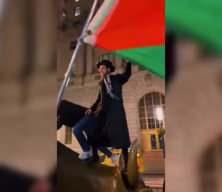 Siyonizm karşıtı Yahudiler Filistin bayrağı salladı