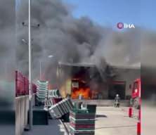 Antalya'da halk ekmek fabrikasının deposu alev alev yandı
