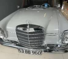 1960 model arabasına toz kondurmuyor