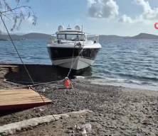 Bodrum'da motor yat karaya oturdu