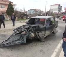 Samsun’da aydınlatma direğine çarpan Tofaş hurdaya döndü! 2 kişi yaralandı