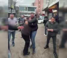 Ataşehir&rsquo;de &lsquo;yeni nesil galericilik&rsquo;: &Ccedil;ekilişle 50 bin liraya ara&ccedil; sattı, T&uuml;rkiye&rsquo;nin d&ouml;rt bir yanından gelenler sıraya girdi