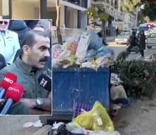 CHP'li Buca'da maaşlarını alamayan iş&ccedil;iler belediye binası &ouml;n&uuml;nde eylemde bulundu