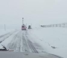 Kar ve tipi nedeniyle k&ouml;yde mahsur kalan hasta kurtarıldı