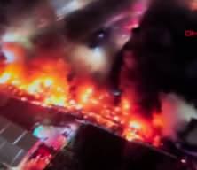 Esenyurt'ta fabrika yangını! B&ouml;lgede peş peşe patlama sesleri