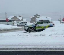 Ulaşıma 'kar ve tipi' engeli: Bolu Dağı'nda kar yağışı nedeniyle ağır tonajlı ara&ccedil;ların ge&ccedil;işine izin verilmiyor
