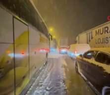 Elazığ kara teslim oldu! Tırlar ve otob&uuml;sler yolda kaldı