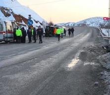 Malatya'da yolcu minibüsü devrildi: 8 yaralı