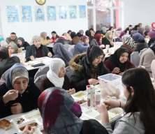 Muhtar evde yemek pişirilmesini yasakladı! Herkes bir arada iftar yapıyor