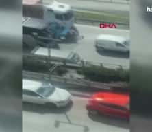 Çekiçle saldırdığı tırın altında kalmaktan son anda kurtuldu