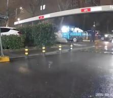 Çin'de korkunç kaza: Araç motosikletliyi ezdi, Sürücü mucizevi şekilde kurtuldu
