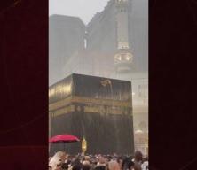Mekke'ye rahmet yağmuru! Kabe'de muhteşem görüntüler
