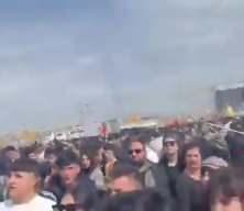 DEM'in Nevruz etkinliğinde LGBT bayrağı ayaklar altına alındı