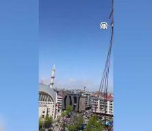 Depreme vinçte yakalandı: O anları böyle kaydetti