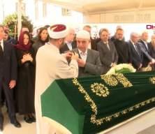 İş insanının cenaze namazında dikkat çeken anlar! Erkeklerle aynı safta namaz kıldılar